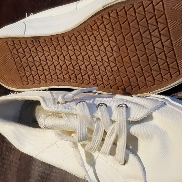 Tommy Bahama White Sneakers Womans Size 10 - Picture 8 of 11